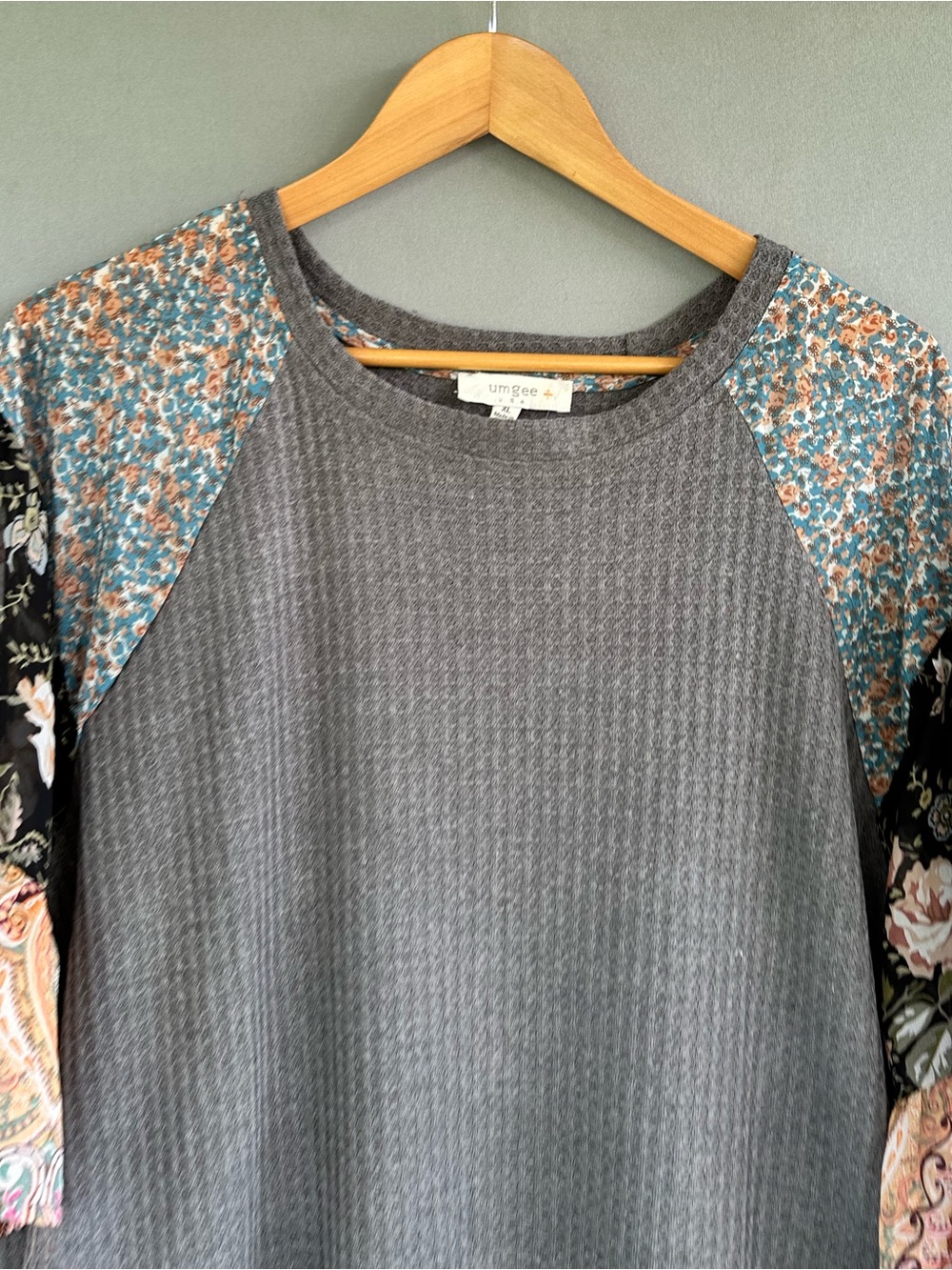 Umgee Gray Mixed-Print Ruffled Hem Blouse - Picture 4 of 8